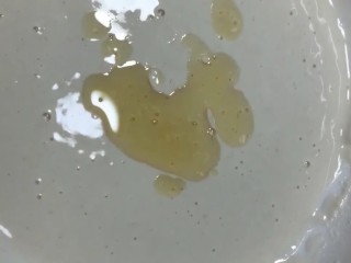 6、金桔咕咾肉,搅拌成酸奶糊后，加少许食用油