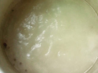 9、龙骨萝卜汤,熬好的龙骨汤