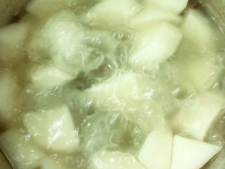 12、龙骨萝卜汤,煮5分钟