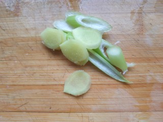 8、鲍鱼捞饭,葱切段,姜切片