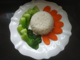 12、鲍鱼捞饭,米饭,油菜,胡萝卜摆盘