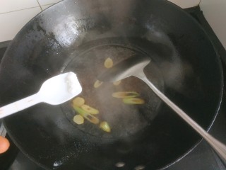 17、鲍鱼捞饭,少量盐,少量糖