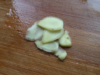 3、≈酸辣泡爪≈,生姜切片