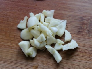 6、≈酸辣泡爪≈,大蒜切碎