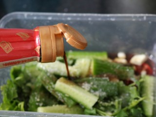 10、≈酸辣泡爪≈,加入盐，糖，酱油，醋