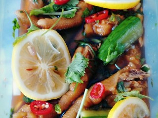 14、≈酸辣泡爪≈,第二天打开就可以吃啦，酸辣可口