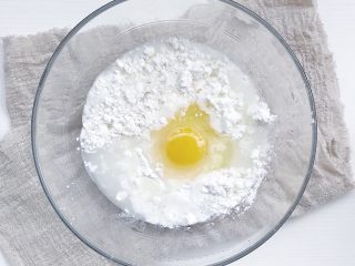 10、油炸蘑菇,加入适量清水