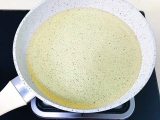 13、油炸蘑菇,锅内烧热倒入500ml色拉油