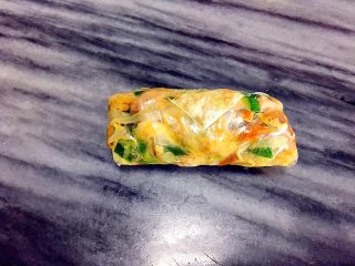 14、客家腐皮卷,顶端部分卷起(如图)