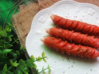 14、脆皮孜然香肠,这个很受小朋友的喜欢，当做下酒菜也很赞