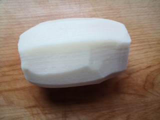 2、香辣藕片,莲藕去皮清洗干净