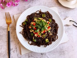 11、酸辣厥根粉,成品