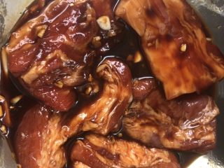 2、黯然销魂叉烧饭,腌制后是这样的。