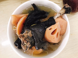 19、莲藕乌鸡汤,成品图