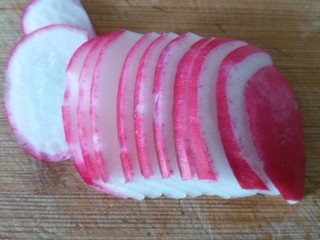 2、香菜萝卜丝,均匀的切片