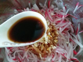 9、香菜萝卜丝,再加一勺陈醋