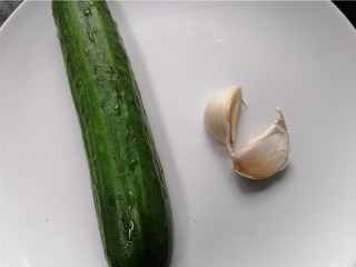 1、凉拌黄瓜卷,准备所需材料