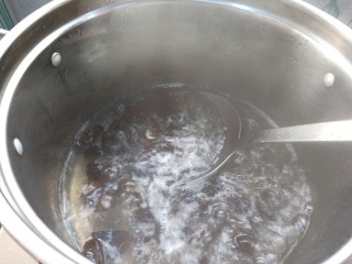 11、黄瓜腐竹大拌菜,木耳用开水煮熟