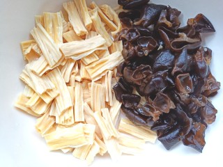 12、黄瓜腐竹大拌菜,捞出备用