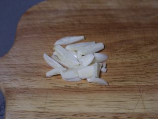 10、自制泡菜,蒜切片