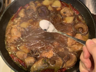 25、鸡腿炖香菇,最后加上适量的盐