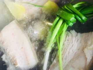 13、白切肉,大火烧开