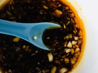 22、白切肉,搅拌均匀