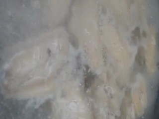 2、可乐鸡翅,凉水下锅开锅煮出浮沫