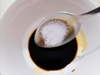 5、盘龙黄瓜,半小勺盐