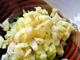 11、家宴颜值凉菜~番茄豆腐花,再加入蒜末