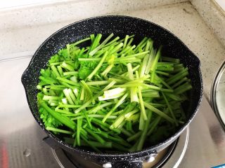 12、金钩海米木耳拌香芹,下芹菜