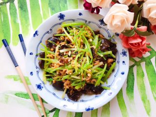28、金钩海米木耳拌香芹,成品图