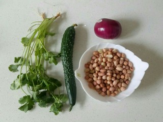 1、醋泡花生米,准备好材料