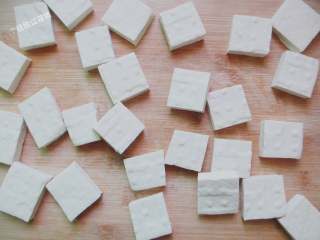 3、自制卤豆干,晾干表面水份待用