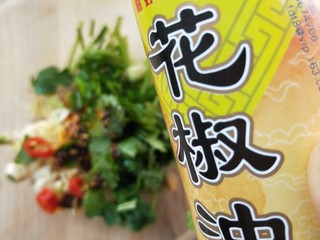 16、大吉大利香辣口水鸡,一勺花椒油。