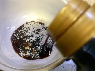 7、川菜版~鱼香肉丝,加入一勺生抽