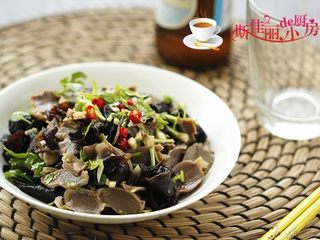 10、盐水拌鸭胗,端上桌了。