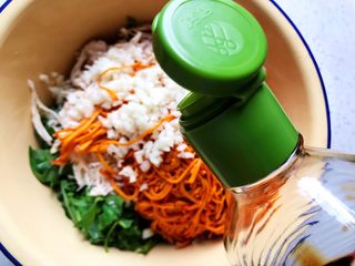 22、虫草花芝麻菜拌鸡丝,加适量生抽