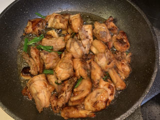 19、生炒鸡,翻炒均匀就可出锅