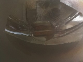 2、家庭密制牛肉,锅烧热倒油