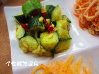 13、凉菜四拼盘, 黄瓜酸甜适中