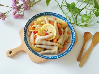 15、泡椒柠檬花生鸡爪,味道好极了。