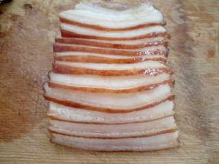 4、雪菜扣肉,我直接切片，必免到处溅油。