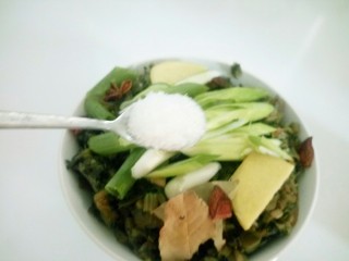 12、雪菜扣肉,味精。