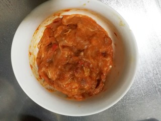 3、家常版肉臊面（含超简单辣椒油做法）,戴一次性手套，抓匀