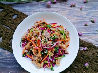 13、紫甘蓝麻油拌鸡胗,黄瓜也可以换成尖椒。