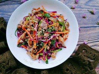 15、紫甘蓝麻油拌鸡胗,成品图一