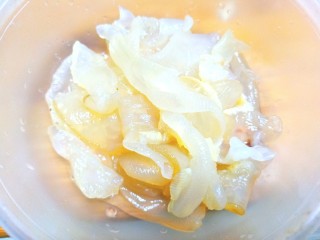5、凉拌白菜海蜇皮,海蜇皮，洗净控干水分