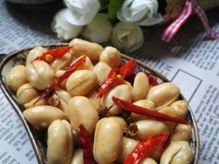 9、酒鬼花生,待花生米完全冷却即可食用。