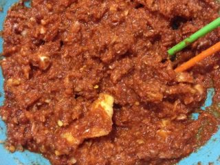 8、辣白菜,如图搅拌均匀，待用